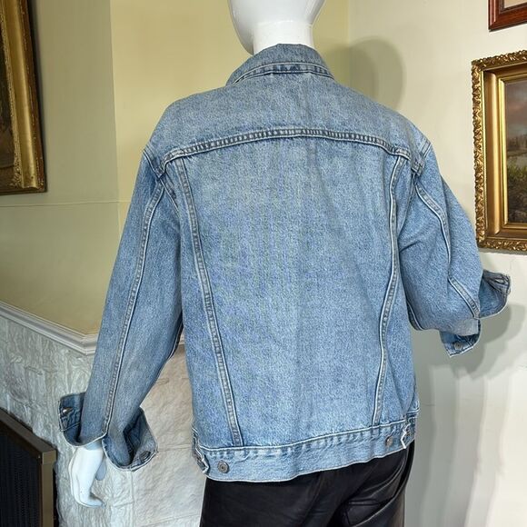Levi’s Original Trucker Jean Jacket - Picture 6 of 16